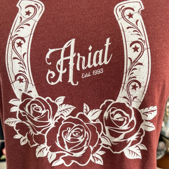 Ariat Boyfriend Fit Rust Color Western Floral Horseshoe Woman’s Logo Tee Medium - Picture 6 of 15
